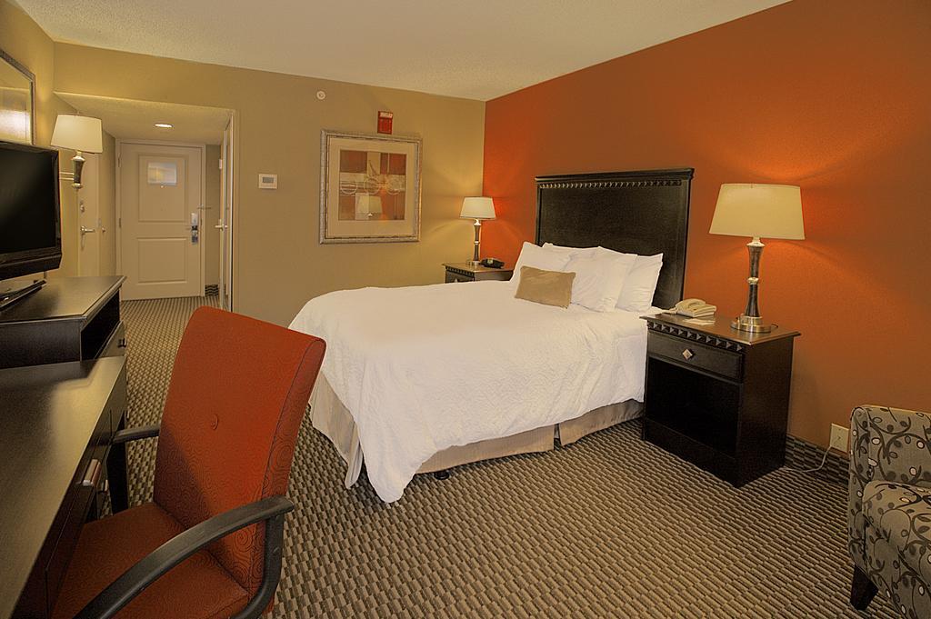 Hampton Inn Asheville - Biltmore Area Екстериор снимка