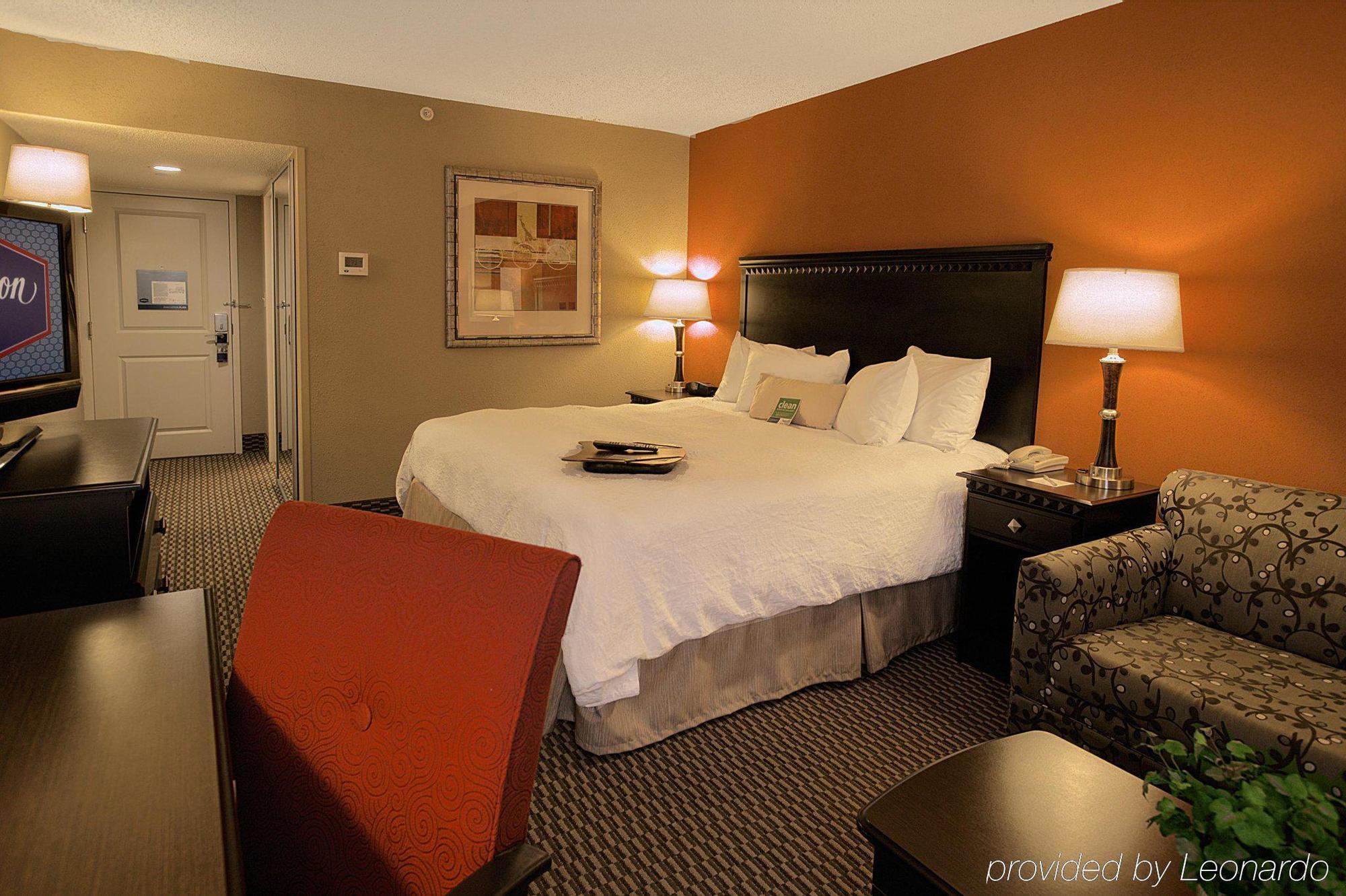 Hampton Inn Asheville - Biltmore Area Екстериор снимка